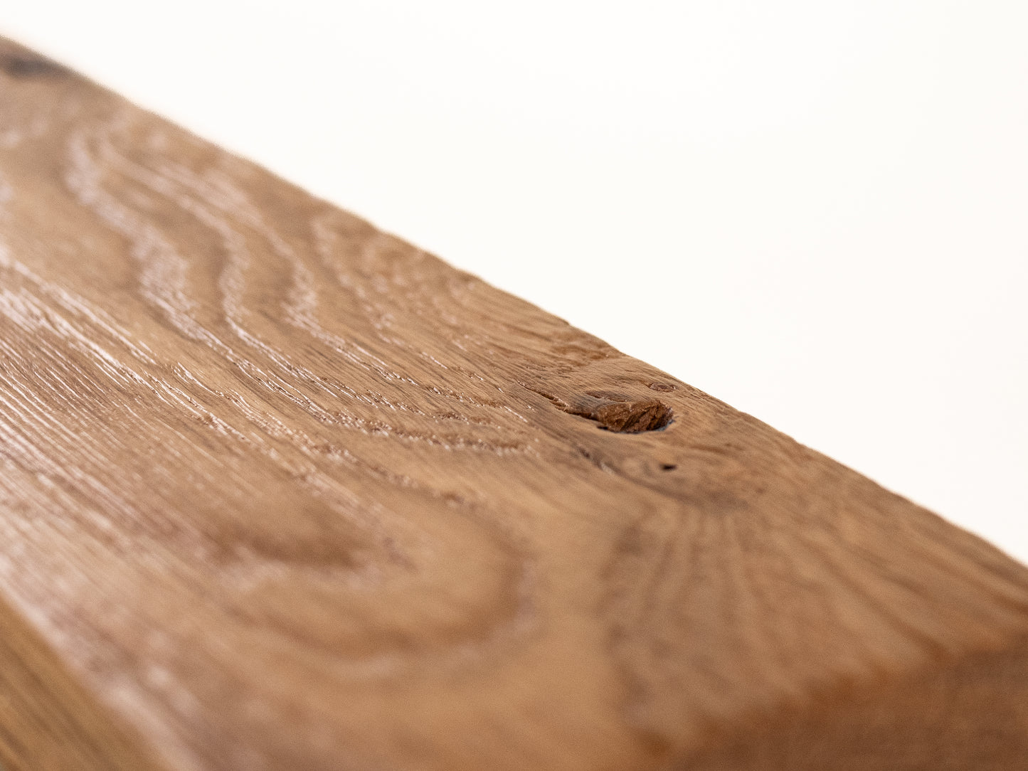 Grīdlīste Ozols Rustic, 18x70x2000mm ar rādiusu, Lakots (matēts), bez špakteļpildījuma, birstēts
