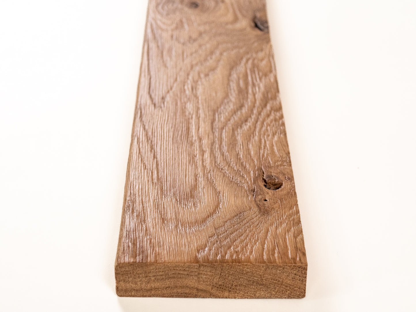Grīdlīste Ozols Rustic, 18x70x2000mm ar rādiusu, Lakots (matēts), bez špakteļpildījuma, birstēts