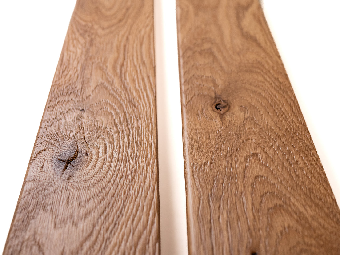 Grīdlīste Ozols Rustic, 18x70x2000mm ar rādiusu, Lakots (matēts), bez špakteļpildījuma, birstēts
