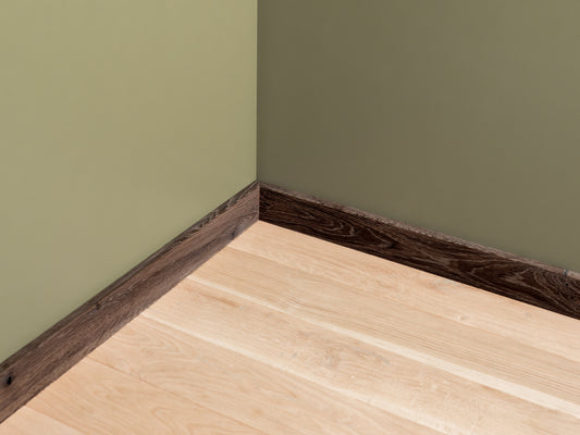 Grīdlīste Kūpināts Ozols Rustic, 18x70x2000mm ar rādiusu, Kaļķots balti eļļots, špaktelēta