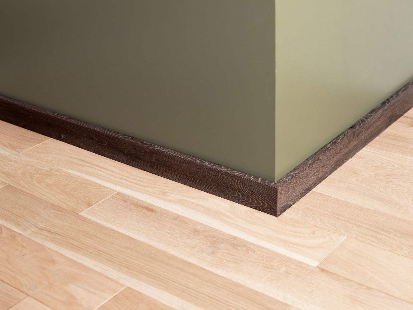 Solid Skirting Board Smoked Oak Rustic, 18x70x2000mm with radius, White oil, filled, brushed