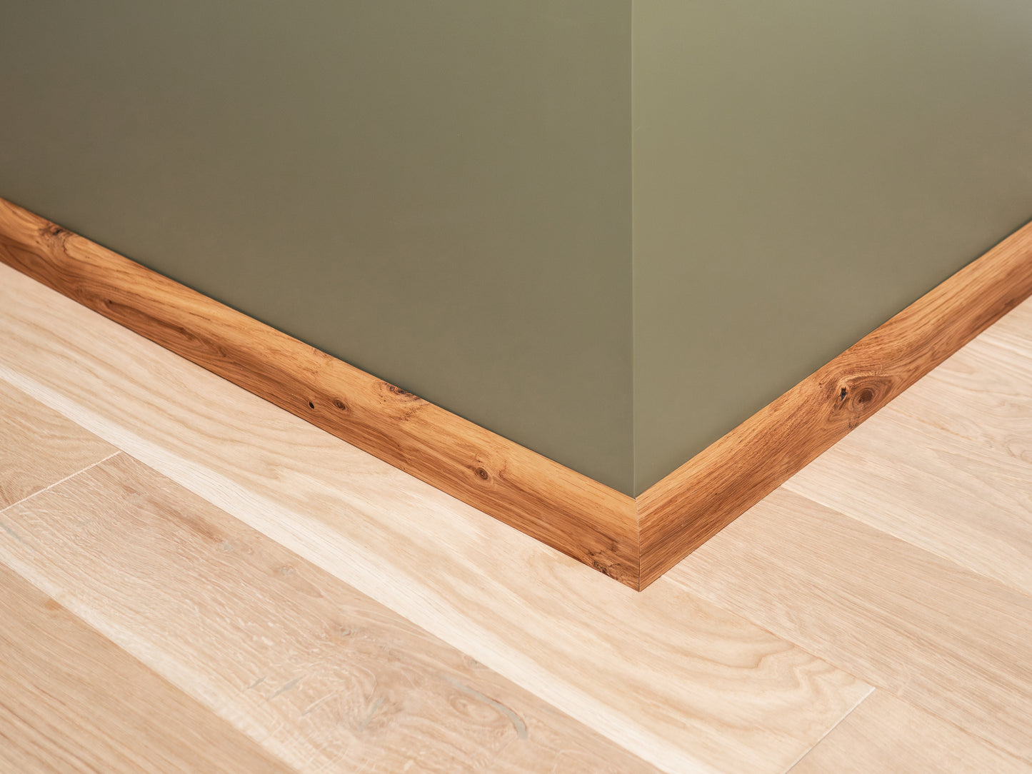 Solid Skirting Board Oak Rustic 20x50mm, Natural oil, 1,5-2,5m with radius 20mm