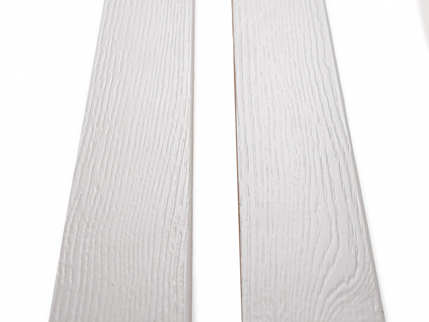 Solid Skirting Board Oak Rustic, 18x70x2000mm with radius, white painted, filled, brushed