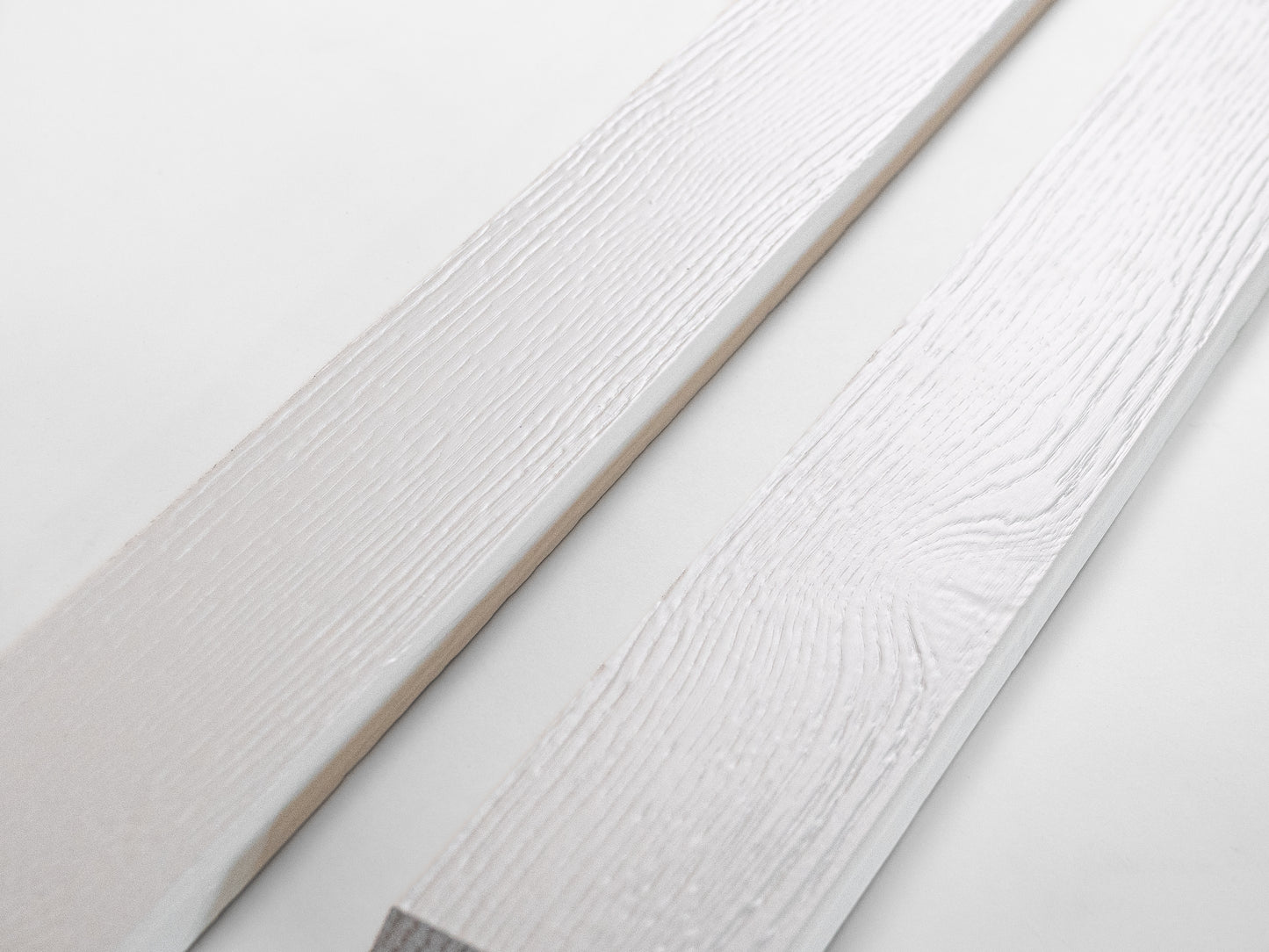 Solid Skirting Board Oak Rustic, 18x70x2000mm with radius, white painted, filled, brushed