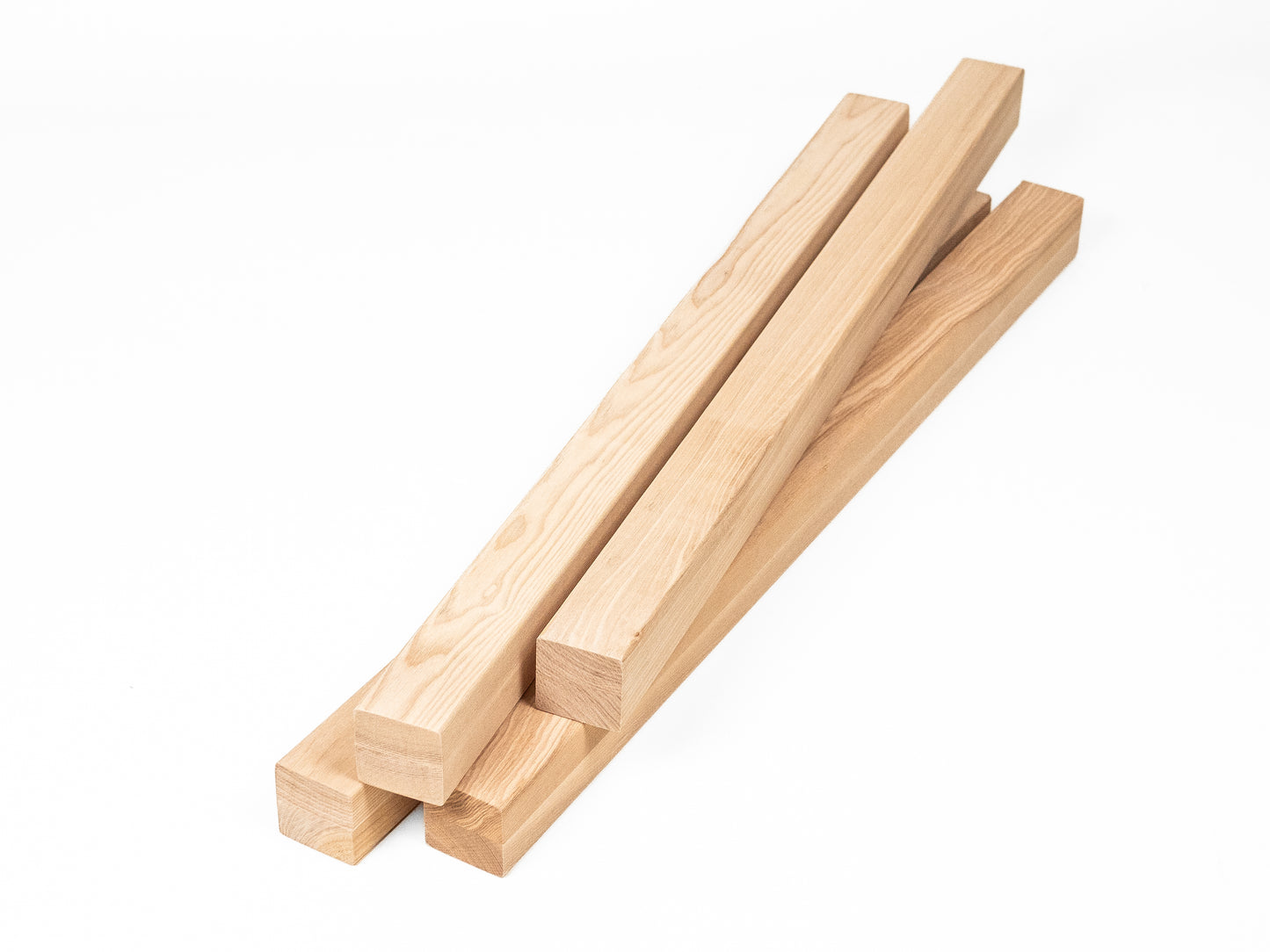 Līmētās oša koka brusas A/B 50x50 mm eļļots ar cietā vaska eļļu tonī Dabīgi balts
