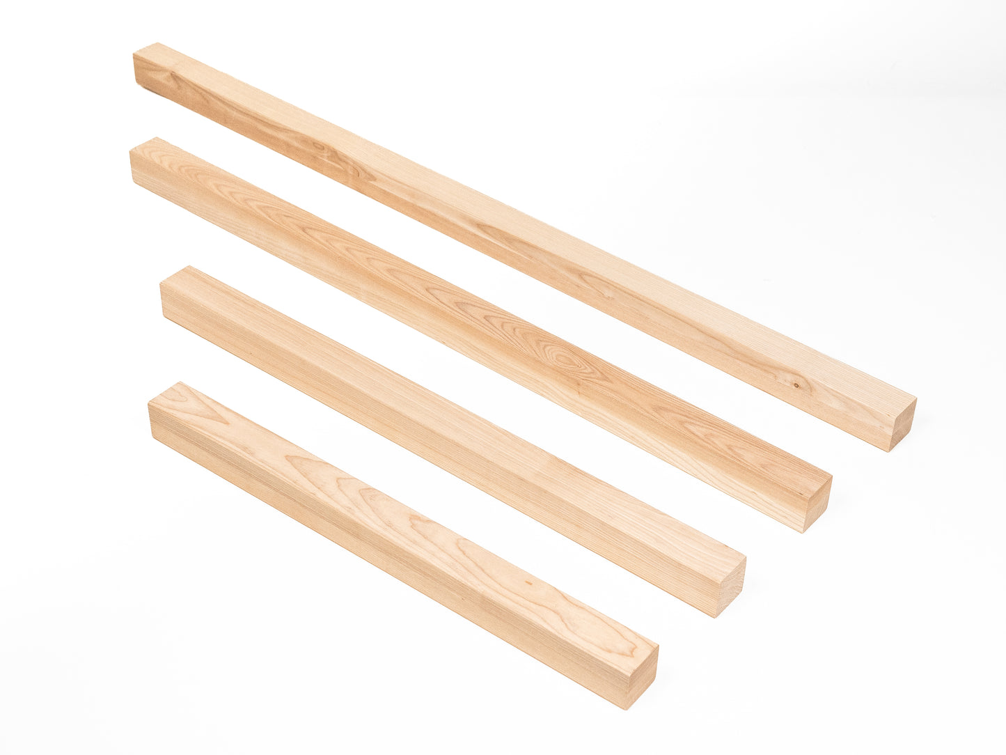 Līmētās oša koka brusas A/B 50x50 mm eļļots ar cietā vaska eļļu tonī Dabīgi balts