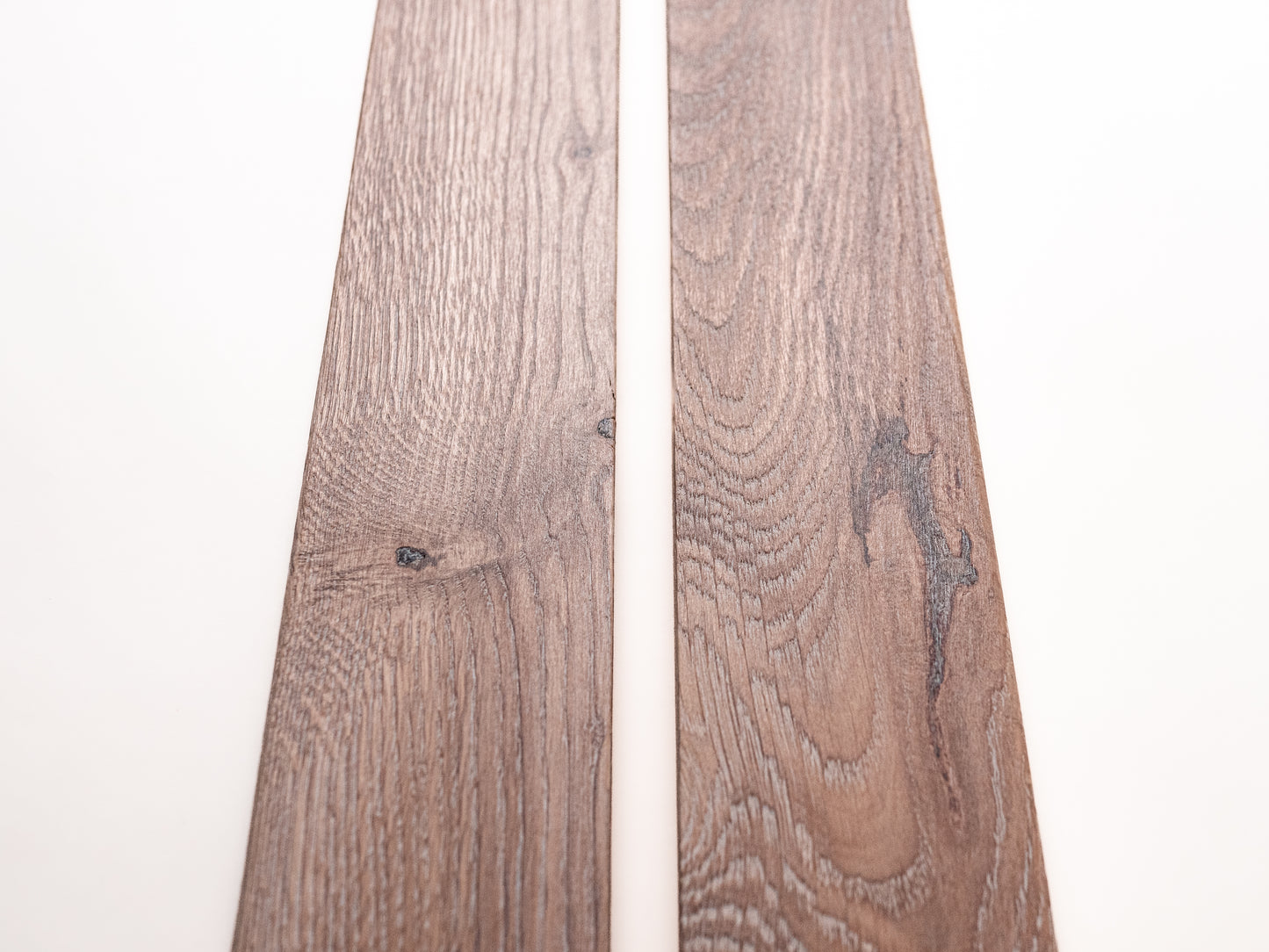 Grīdlīste Ozols Rustic, 18x70x2000mm ar rādiusu, Kaļķots balti eļļots, špaktelēta, birstēts