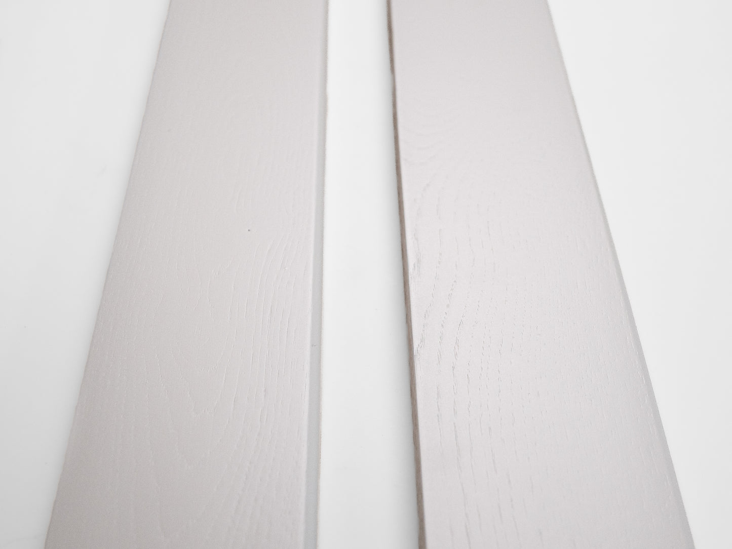 Solid Skirting Board Oak Rustic, 18x70x2000mm with radius, white painted, filled