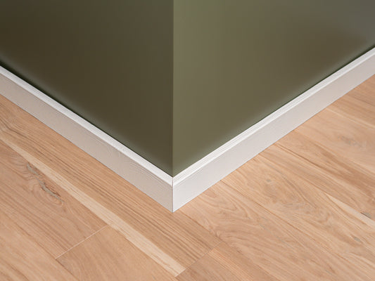 Solid Skirting Board Oak Rustic, 18x70x2000mm with radius, white painted, filled, brushed