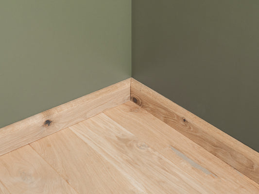 Solid Skirting Board Oak Rustic, 18x70x2000mm with radius 20mm, Hard wax oil Natural white, filled