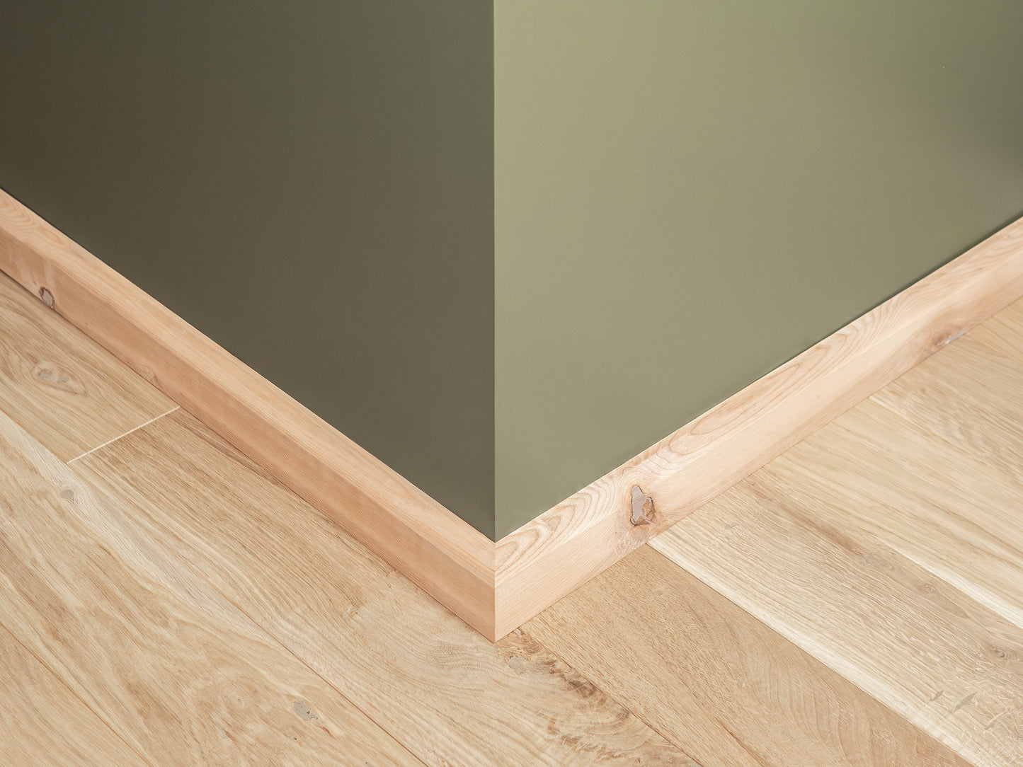 Grīdlīste Osis Rustic 24x60mm eļļots ar cietā vaska eļļu tonī Dabīgi balts 2000 mm ar rādiusu 20mm špaktelēta