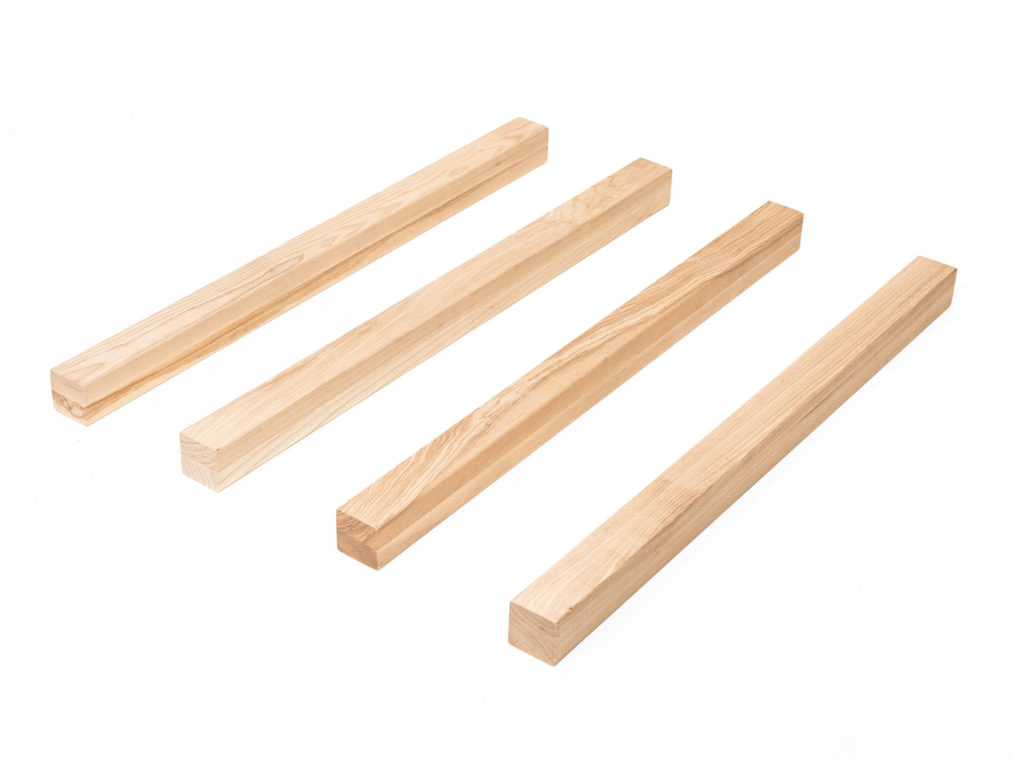 Līmētās oša koka brusas A/B 50x50 mm eļļots ar cietā vaska eļļu tonī Dabīgi balts