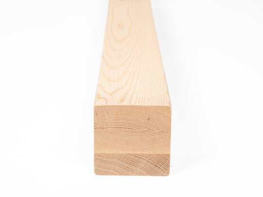 Līmētās oša koka brusas A/B 70x70 mm eļļots ar cietā vaska eļļu tonī Dabīgi balts