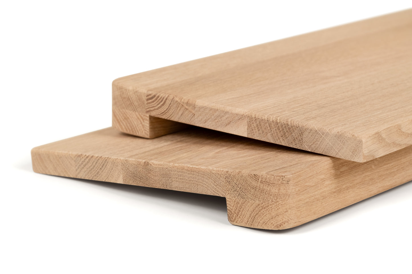 Trepju pakāpiens, palodze ar platu pārkari (5 cm dziļu), Ozols A/B, pilnas lameles, 20 mm, bez virsmas apstrādes, ar noapaļotiem stūriem (rādiuss 20 mm)