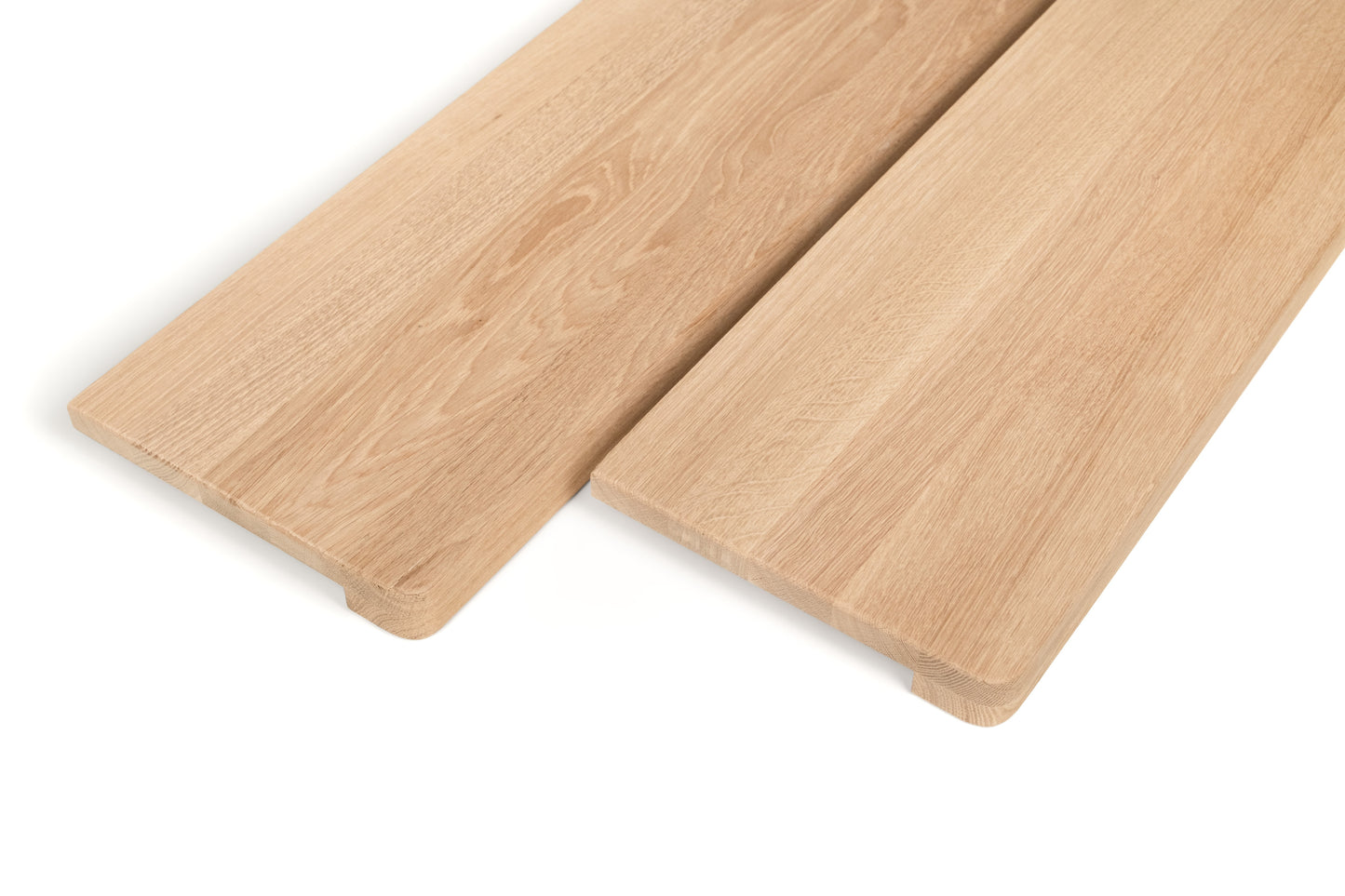 Trepju pakāpiens, palodze ar platu pārkari (5 cm dziļu), Ozols A/B, pilnas lameles, 20 mm, bez virsmas apstrādes, ar noapaļotiem stūriem (rādiuss 20 mm)