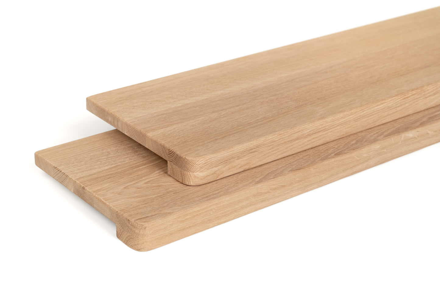 Trepju pakāpiens, palodze ar platu pārkari (5 cm dziļu), Ozols A/B, pilnas lameles, 20 mm, bez virsmas apstrādes, ar noapaļotiem stūriem (rādiuss 20 mm)