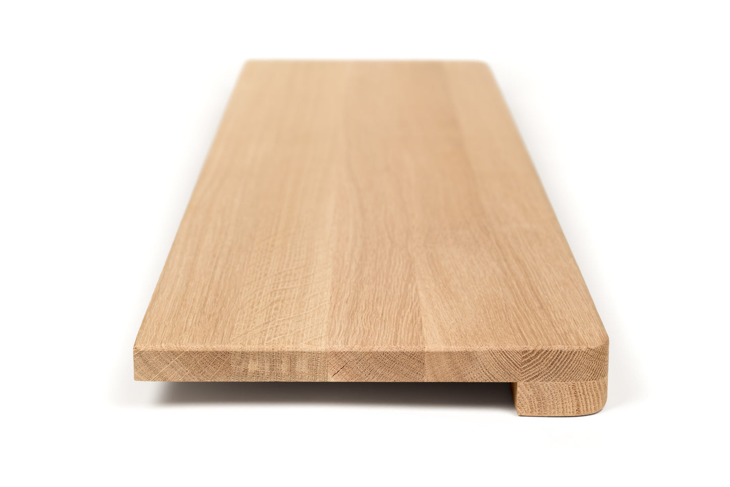 Trepju pakāpiens, palodze ar platu pārkari (5 cm dziļu), Ozols A/B, pilnas lameles, 20 mm, bez virsmas apstrādes, ar noapaļotiem stūriem (rādiuss 20 mm)