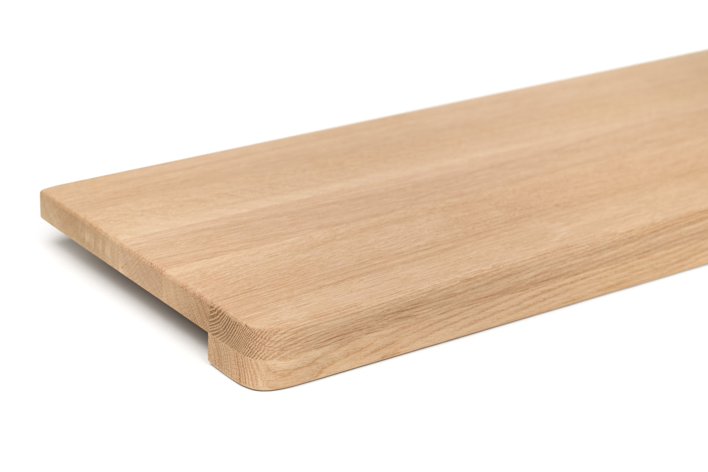 Trepju pakāpiens, palodze ar platu pārkari (5 cm dziļu), Ozols A/B, pilnas lameles, 20 mm, bez virsmas apstrādes, ar noapaļotiem stūriem (rādiuss 20 mm)