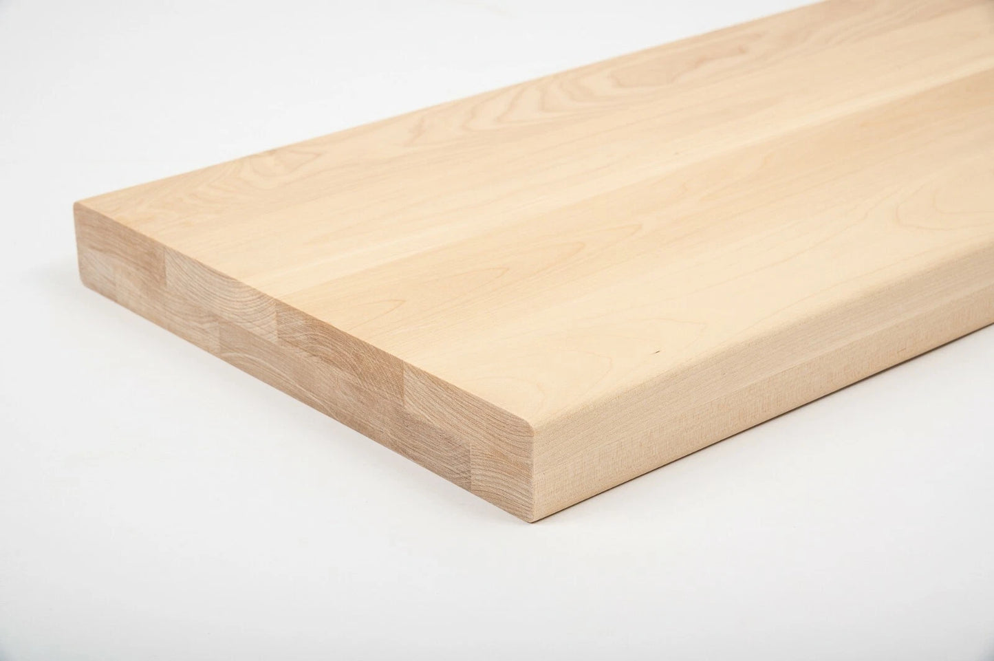 Plaukts, trepju pakāpiens, pretpakāpieni, palodze Bērzs A/B, pilnas lameles,  40 mm, 2 slāņu, Eļļots ar cietā vaska eļļu, tonis Dabīgi balts