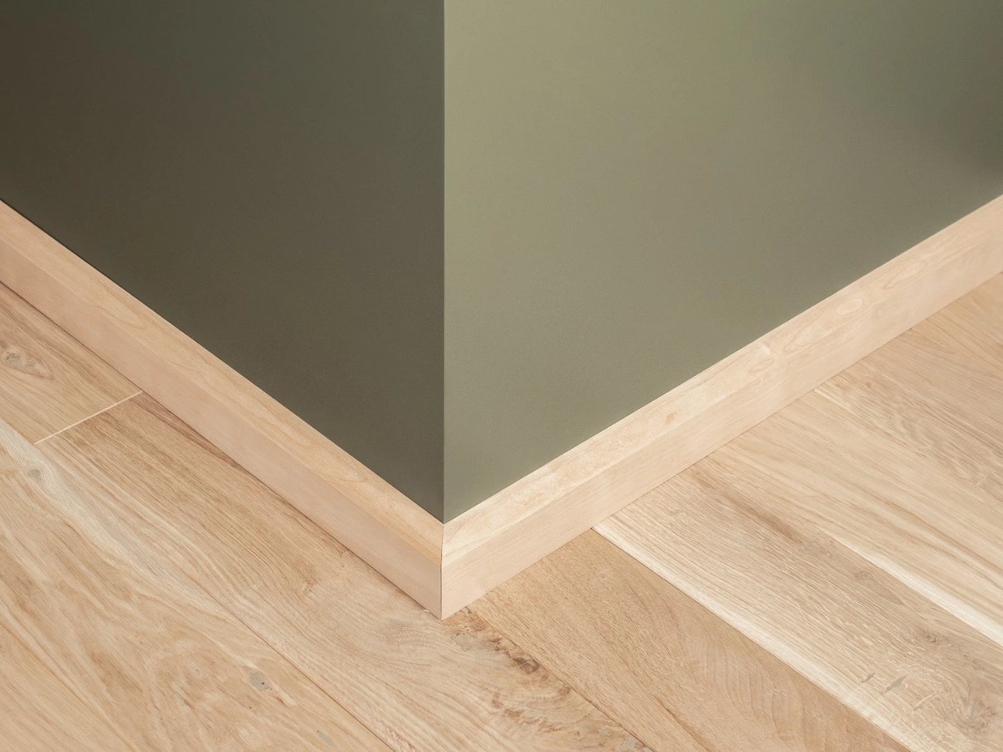 Grīdlīste Bērzs A/B 24x60mm eļļots ar cietā vaska eļļu tonī Dabīgi balts 2000 mm ar rādiusu 20mm