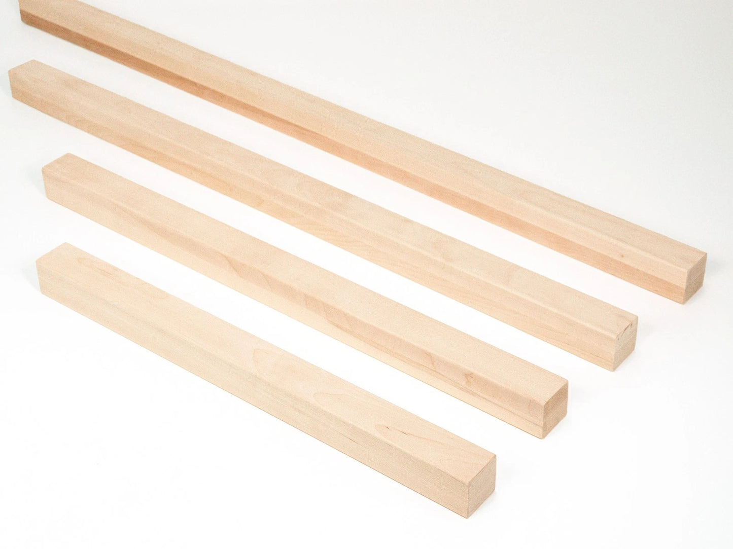 Līmētās bērza koka brusas A/B 50x50 mm eļļots ar cietā vaska eļļu tonī Dabīgi balts