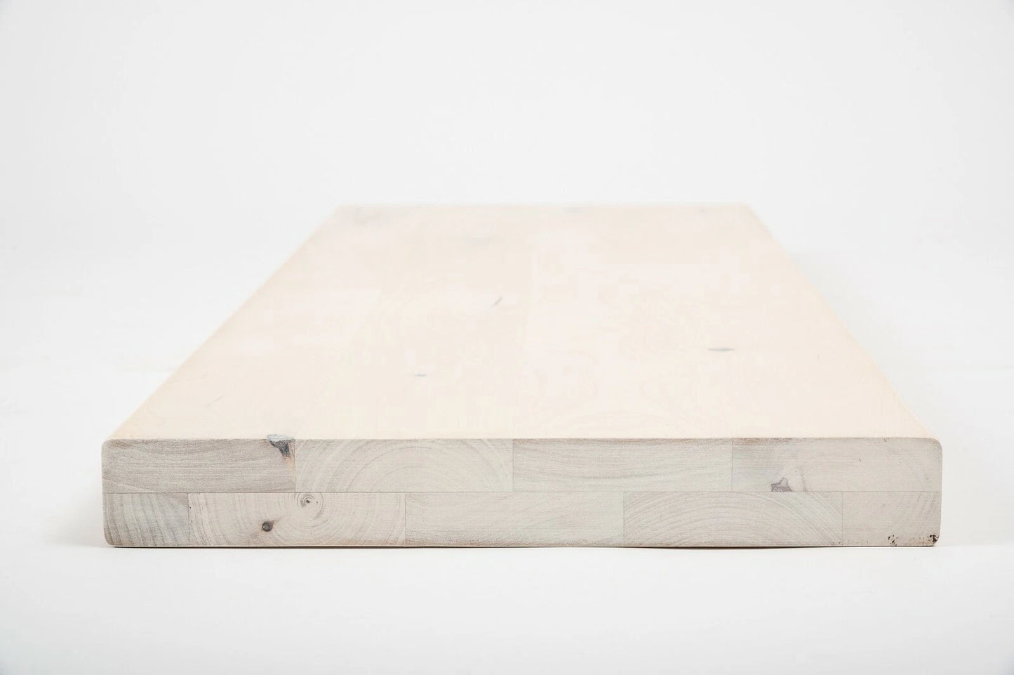 Plaukts, trepju pakāpiens, pretpakāpieni, palodze Bērzs Rustic, pilnas lameles,  40 mm, 2 slāņu, Eļļots, tonis Kaļķa balts