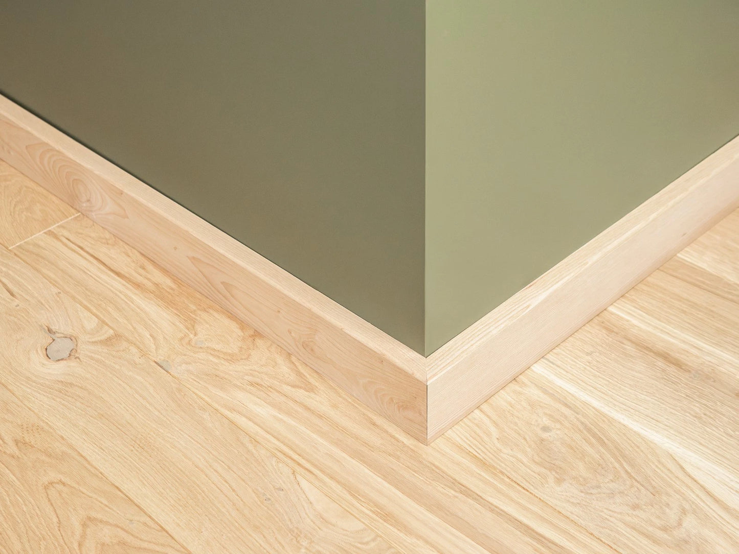 Grīdlīste Osis A/B 24x80mm eļļots ar cietā vaska eļļu tonī Dabīgi balts 2000 mm ar rādiusu 5mm
